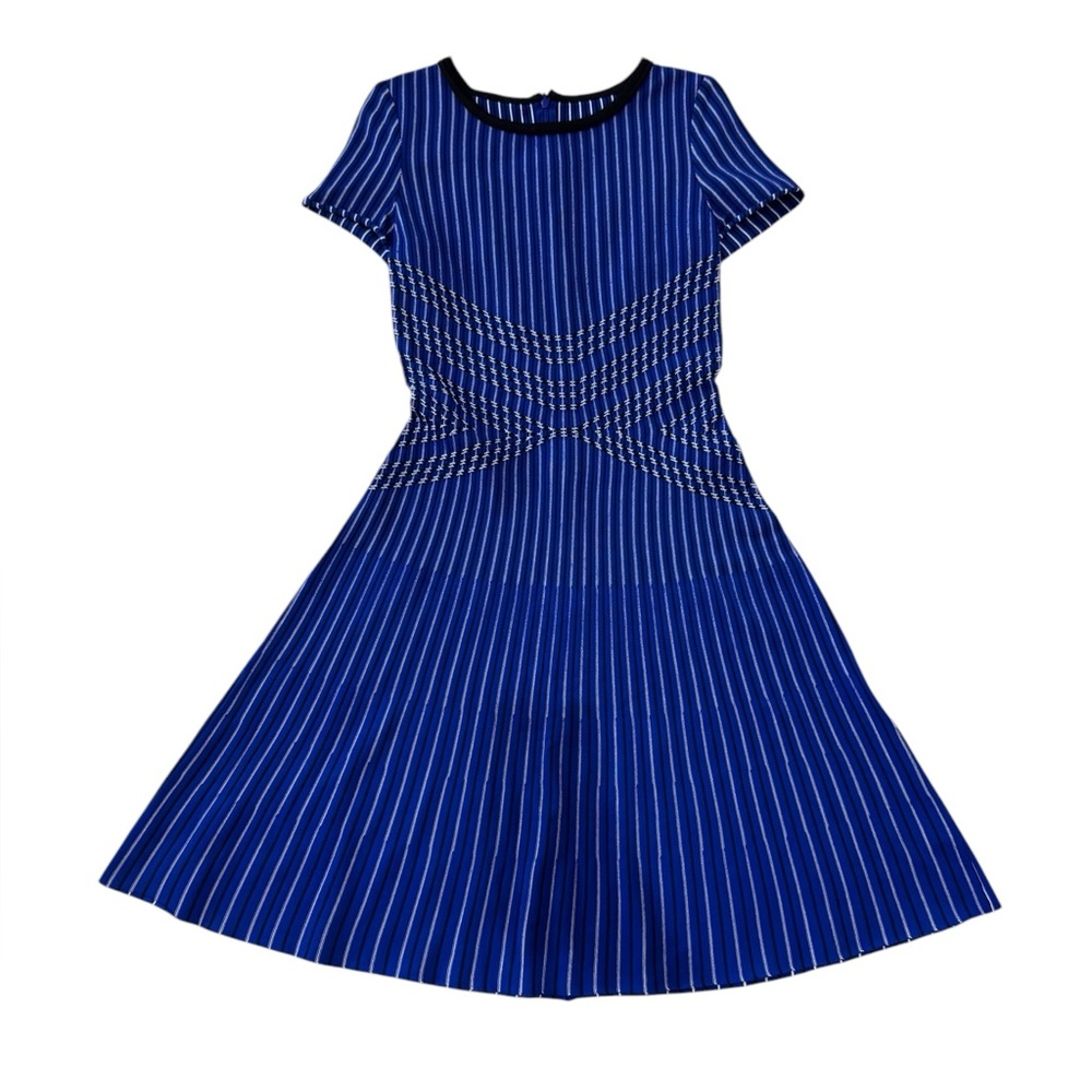 St John Atlantis Fit Flare Knit Dress Blue
Size 2 - Picture 7 of 12
